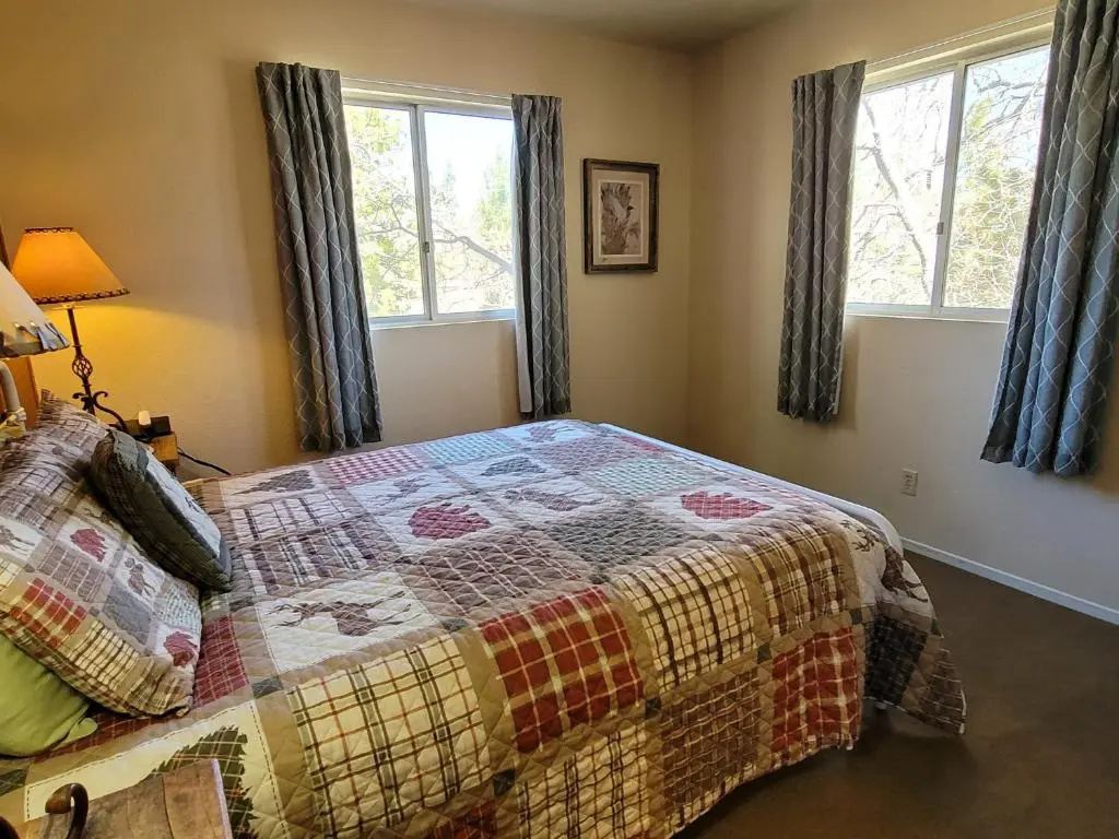 1 Bedroom Double Suite (full double bed)