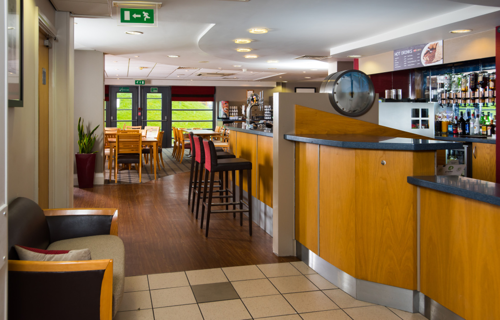 Holiday Inn Express Swansea - East by IHG - Général