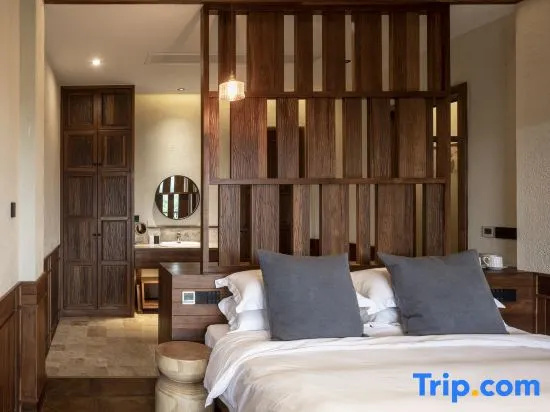 Standard Double room with balcony (full double bed)