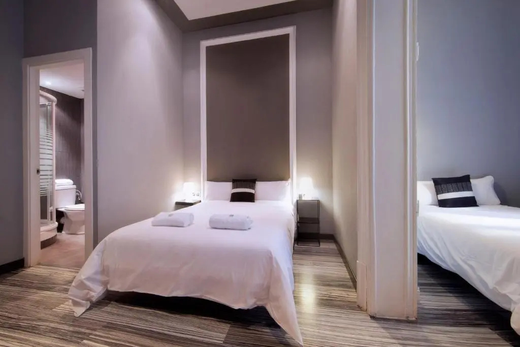 Standard Triple room