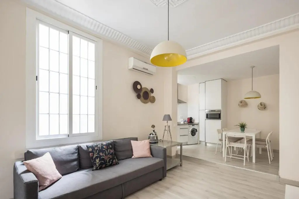 2 Bedrooms Apartment