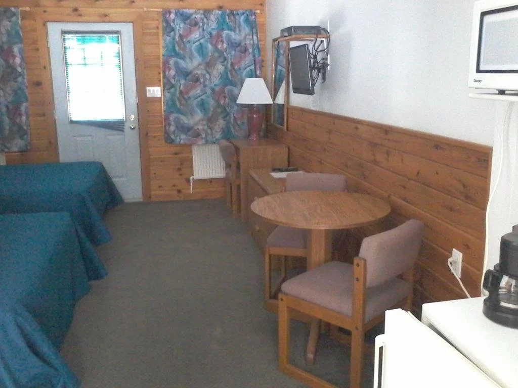 Quiet Bay: Lakeside Escape