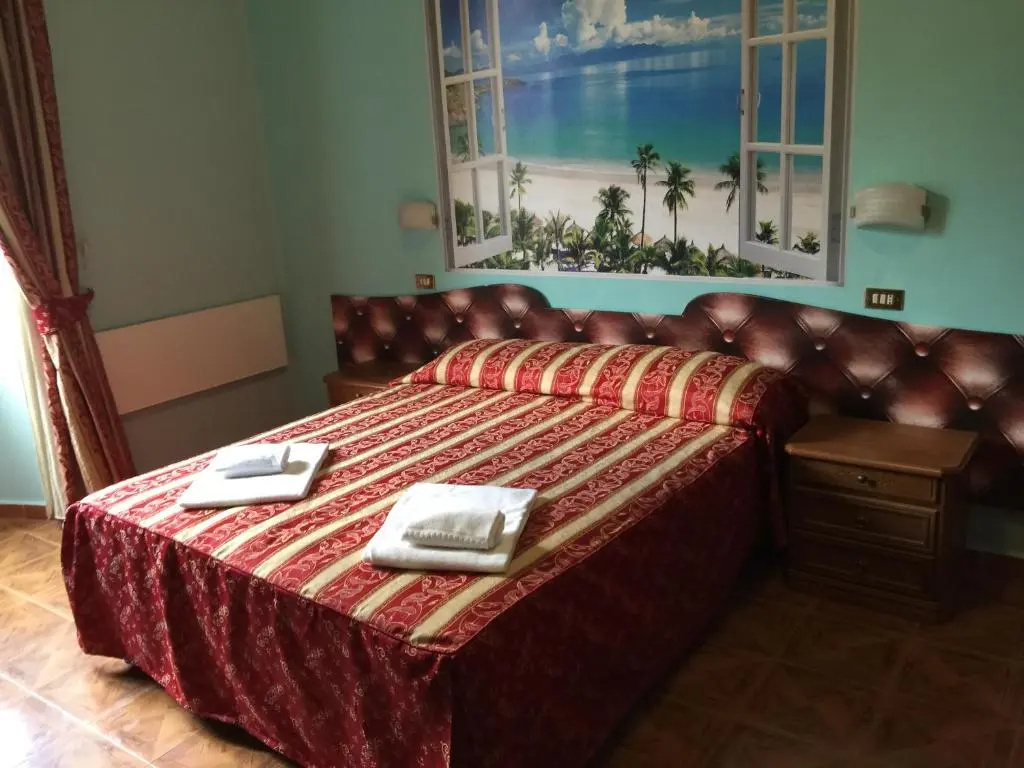 Standard Triple room