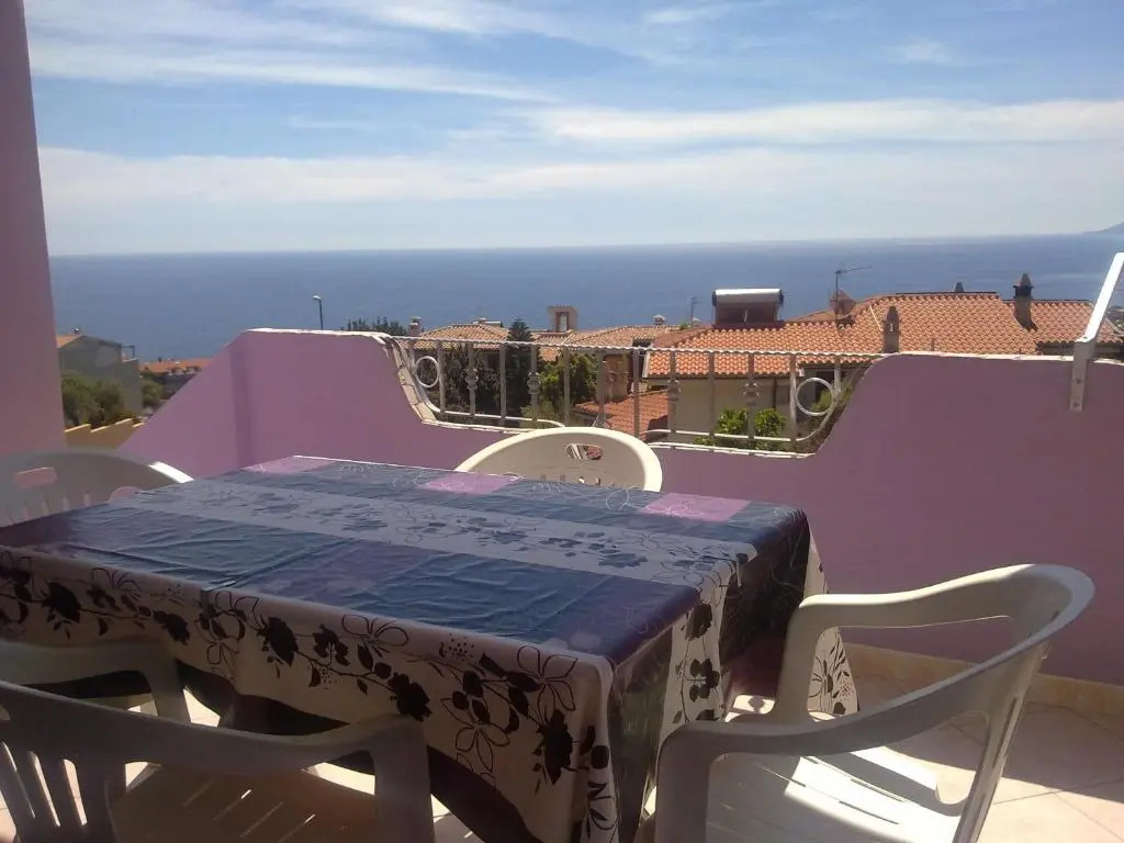 2 Bedrooms Apartment with sea view