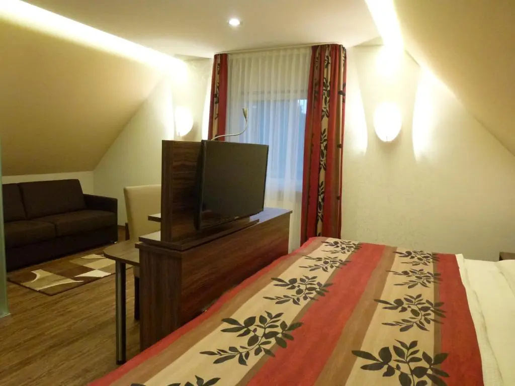 Deluxe Double room (full double bed)