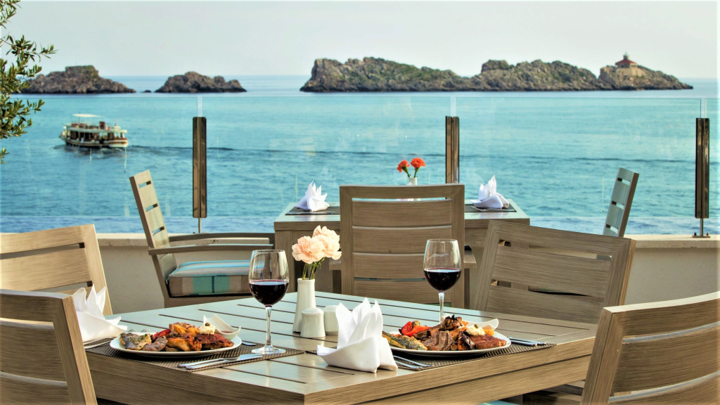 Beach & Waterfront
