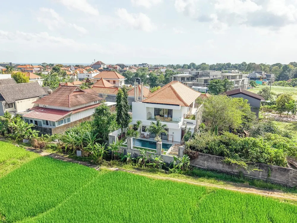 4 Bd Seminyak Scenic Rice Views 4 Mins to Beach