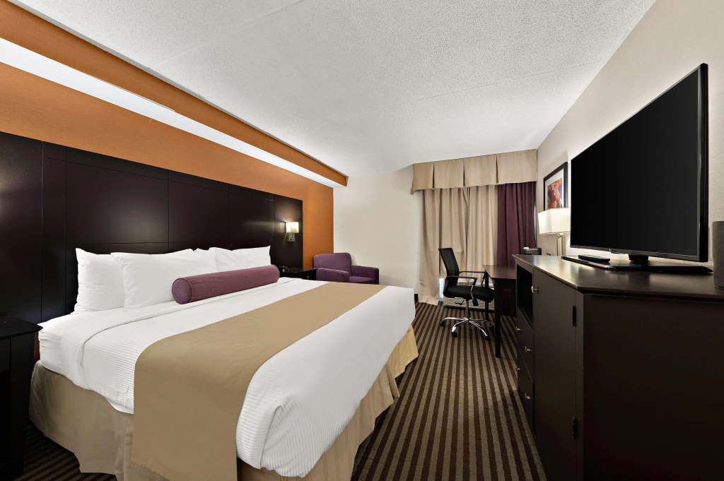 Best Western Plus Toronto North York Hotel & Suites — фото