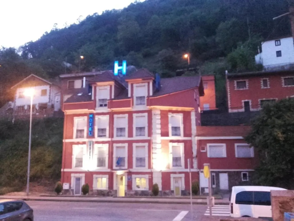 Hotel Arcea Río Caudal
