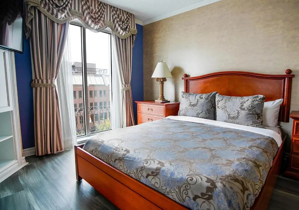 Quadruple Family Suite with city view