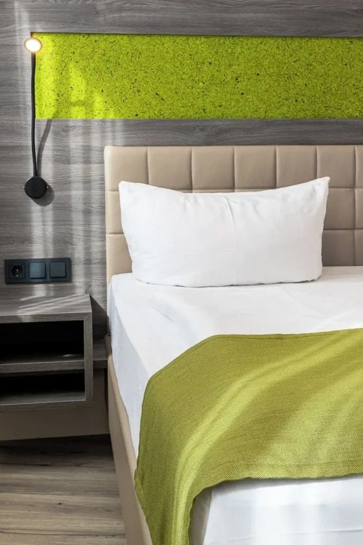 Deluxe Double room (full double bed)