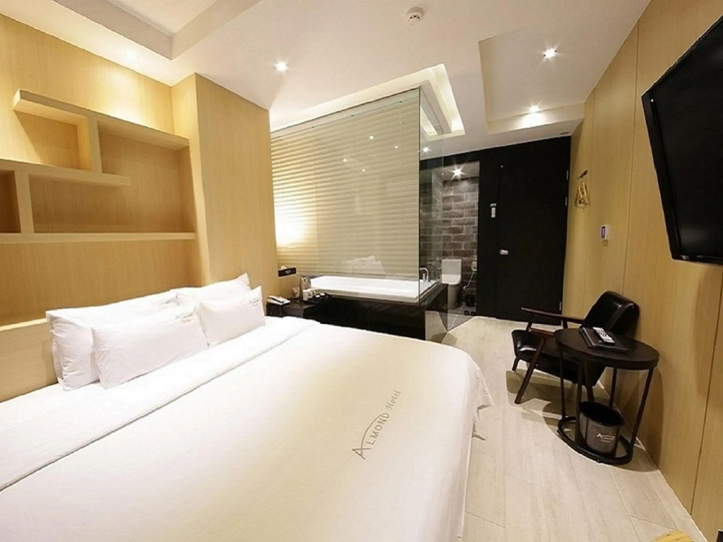 Standard Double room (full double bed)