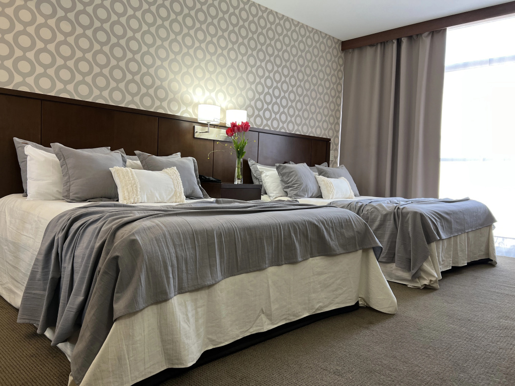 Ian Hotel — 2