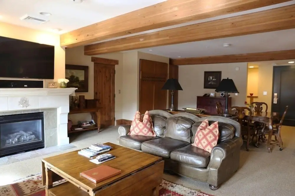 Deluxe Studio Hotel Room by RedAwning