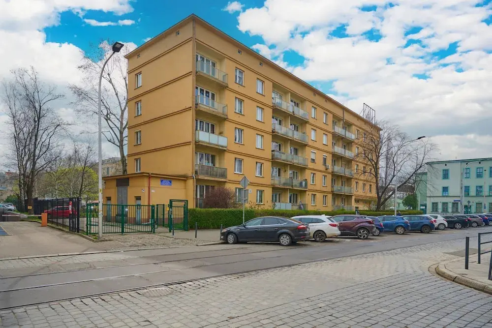 Railway Station Apartment By Renters