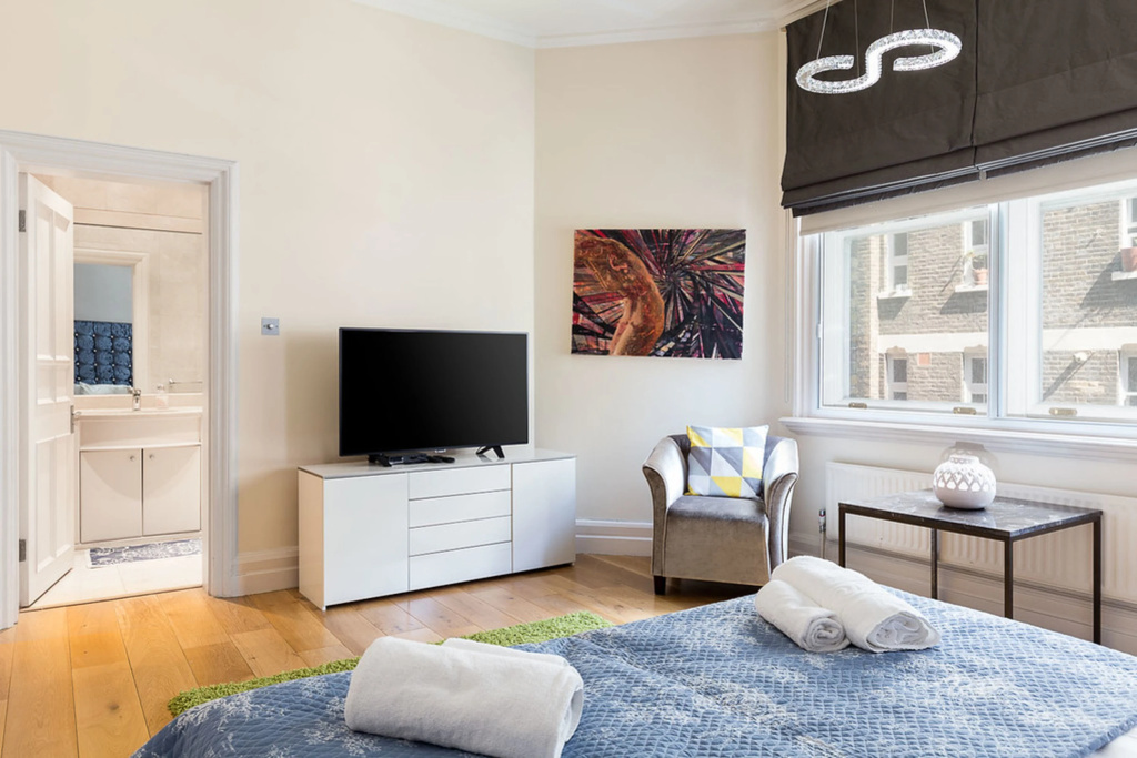 5-bedroom next to Selfridges