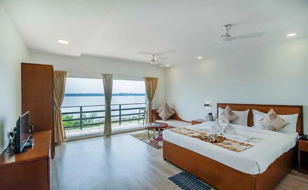 Superior Double room (full double bed)