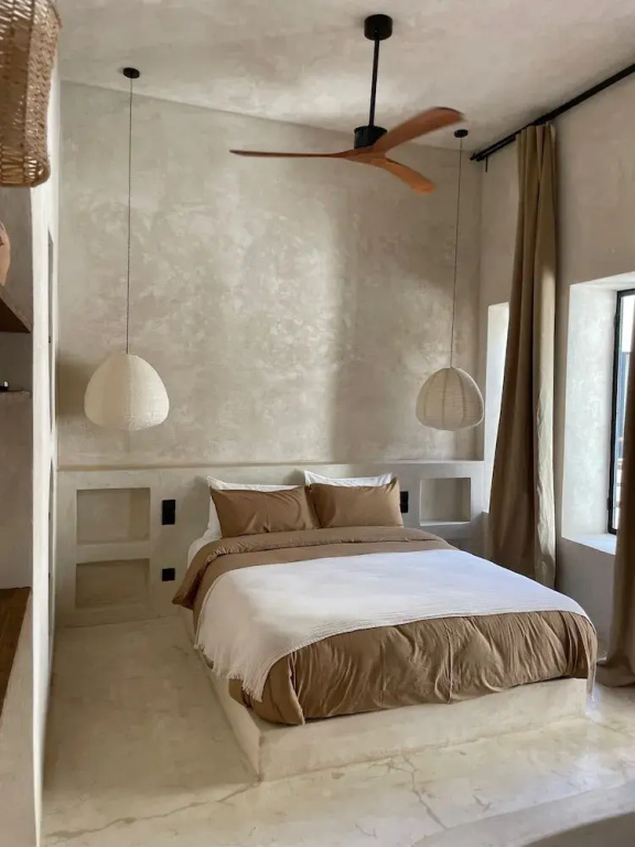 Luxury Double room with courtyard view (full double bed)