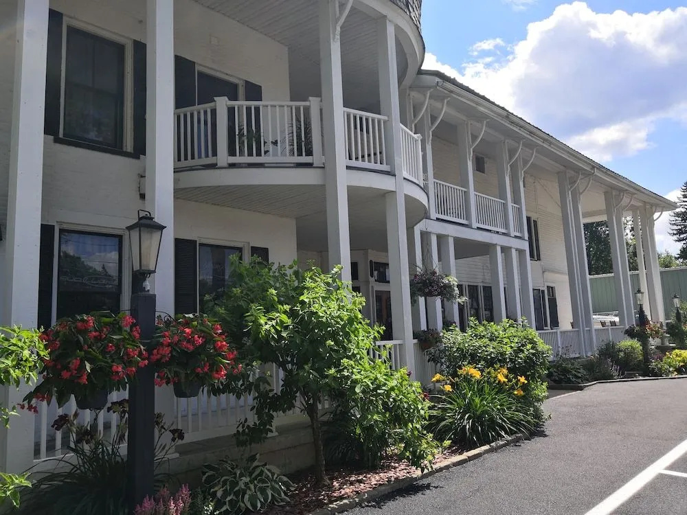 Historic Hotel Broadalbin