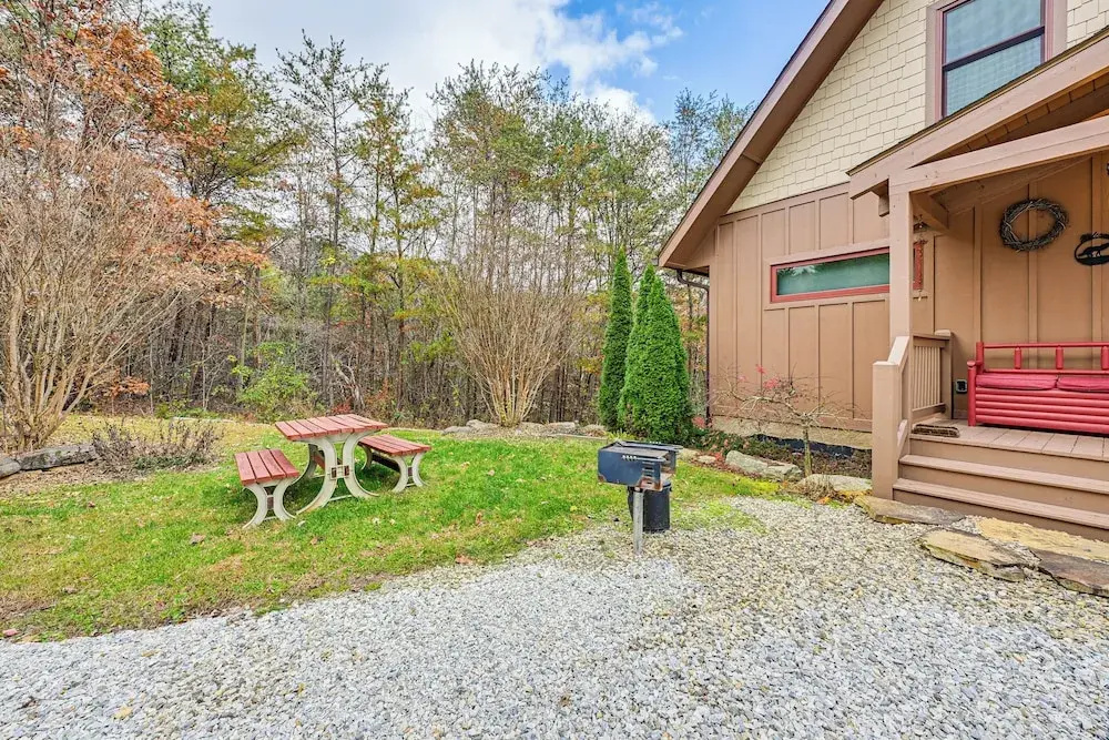 Cozy Couples Getaway w/ Hot Tub: 'fox Ridge Cabin'