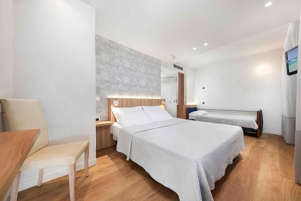 Hotel Antibes — 3