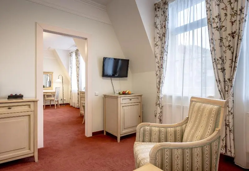 Deluxe Double room (full double bed)