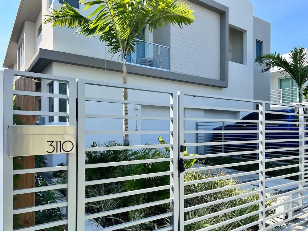 The Modernista 1 - Luxury Villa With Private Pool