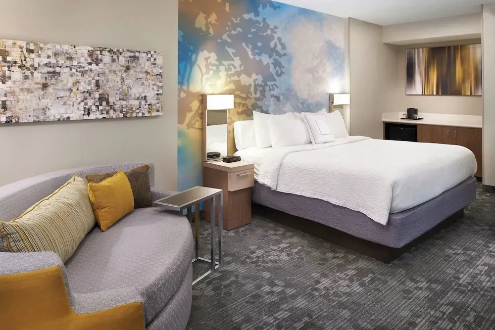 Courtyard by Marriott Cincinnati-Covington - Tap to explore photos