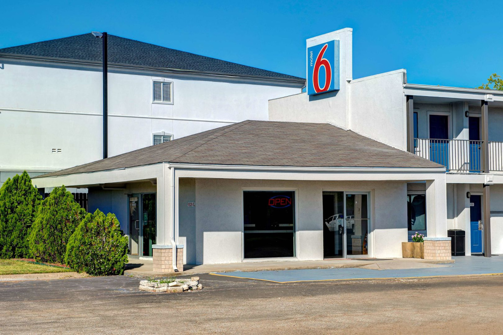 Motel 6 Sulphur Springs, TX
