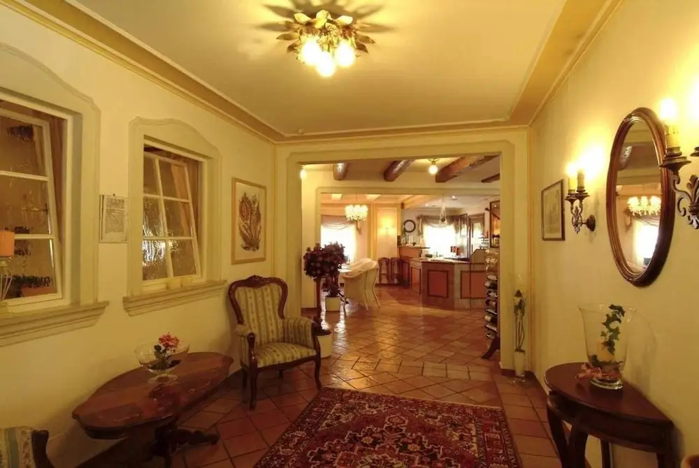 Lobby & Reception