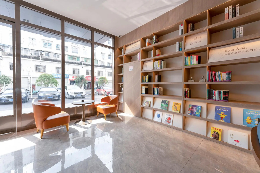 Lobby & Reception