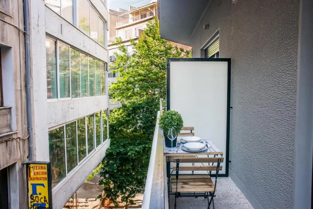 A25 Pristine & Sunny flat with balcony at downtown Athens