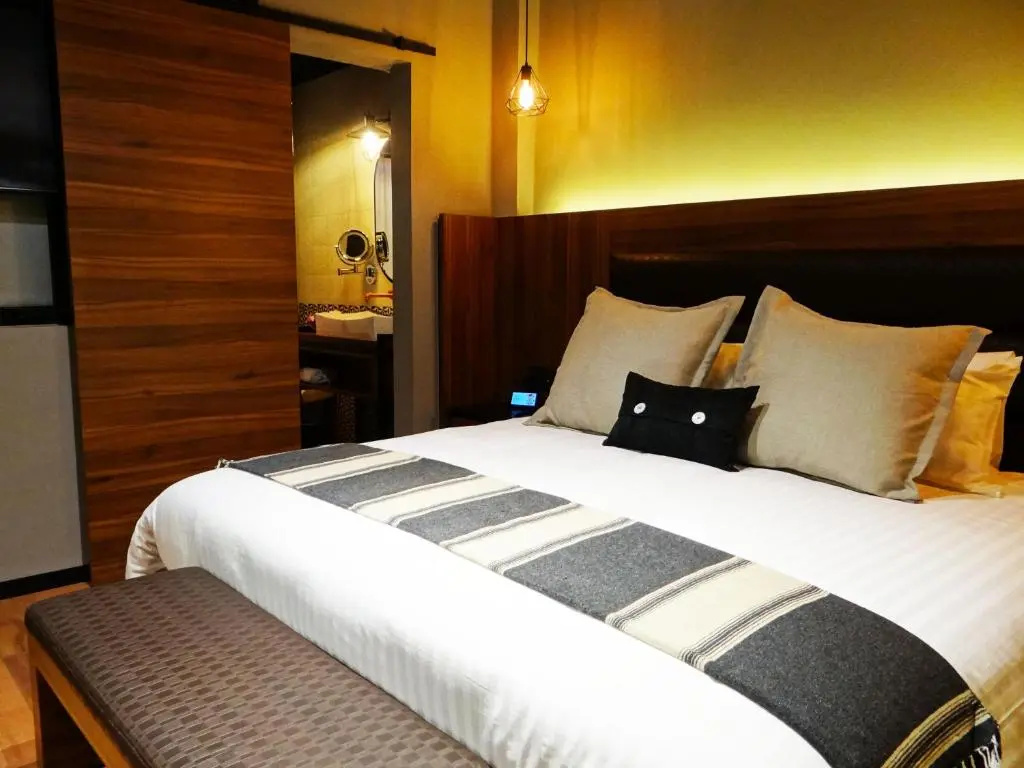 Deluxe Double Suite (full double bed)