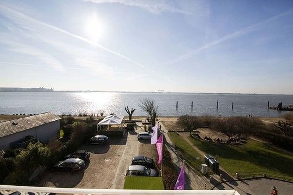 Beach & Waterfront
