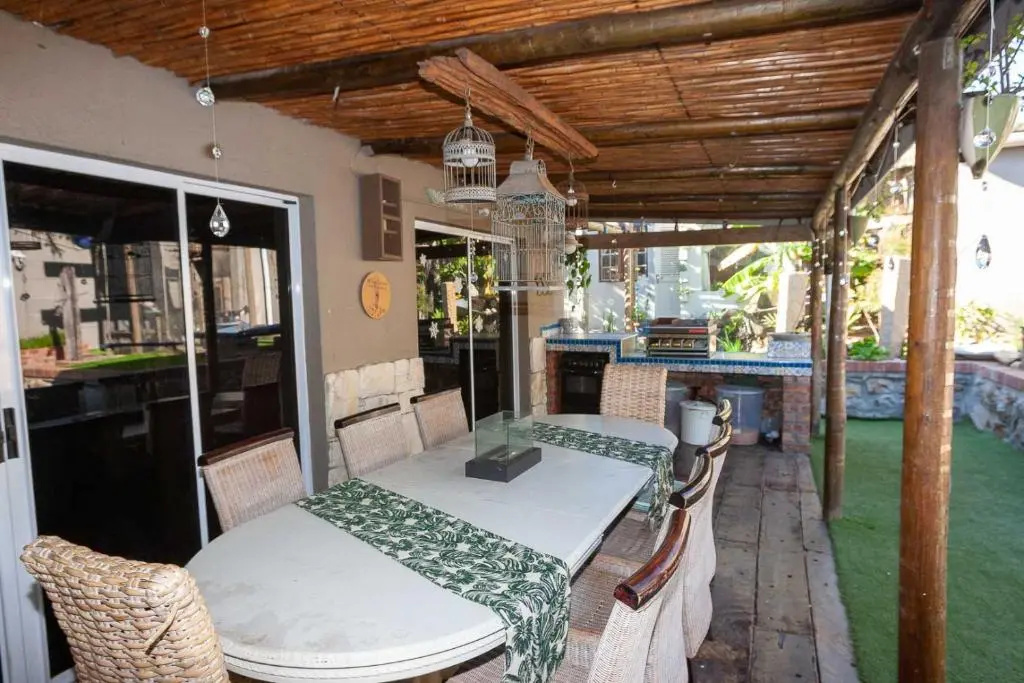 Strand Guesthouse - 4 x Outside Rooms - 14 Sleeper