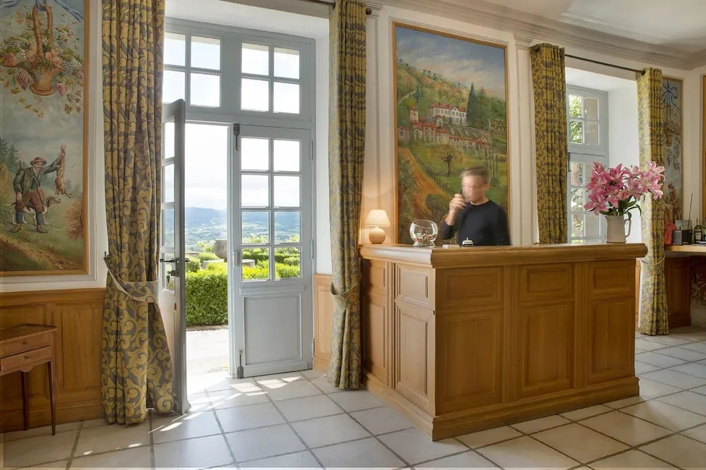 Lobby & Reception