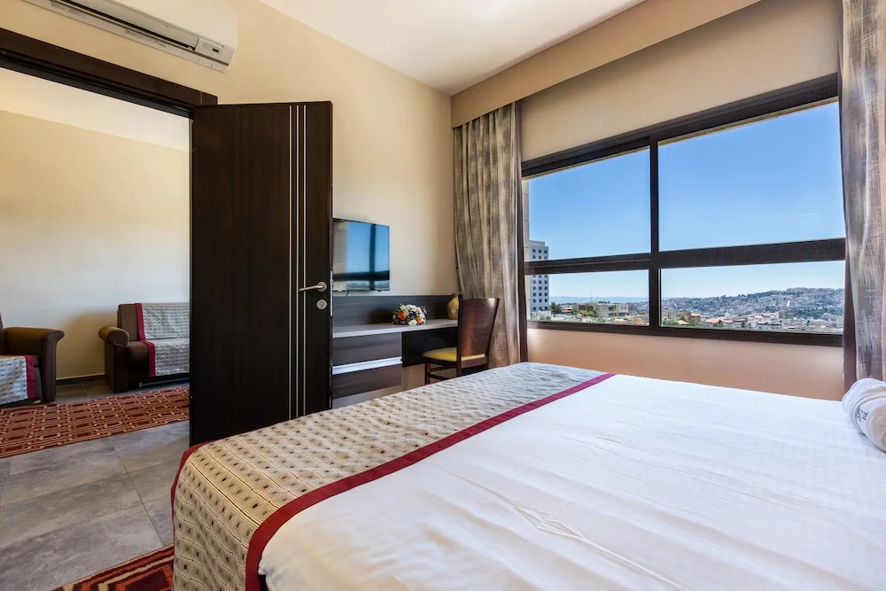 Junior Suite with city view