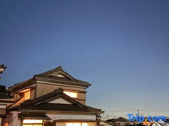 Japanese modern traditional house. 4 mins to Station& sea. Pets ok. 130 m2, max 6 people