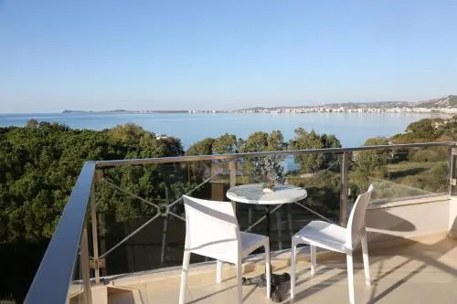 Beach & Waterfront