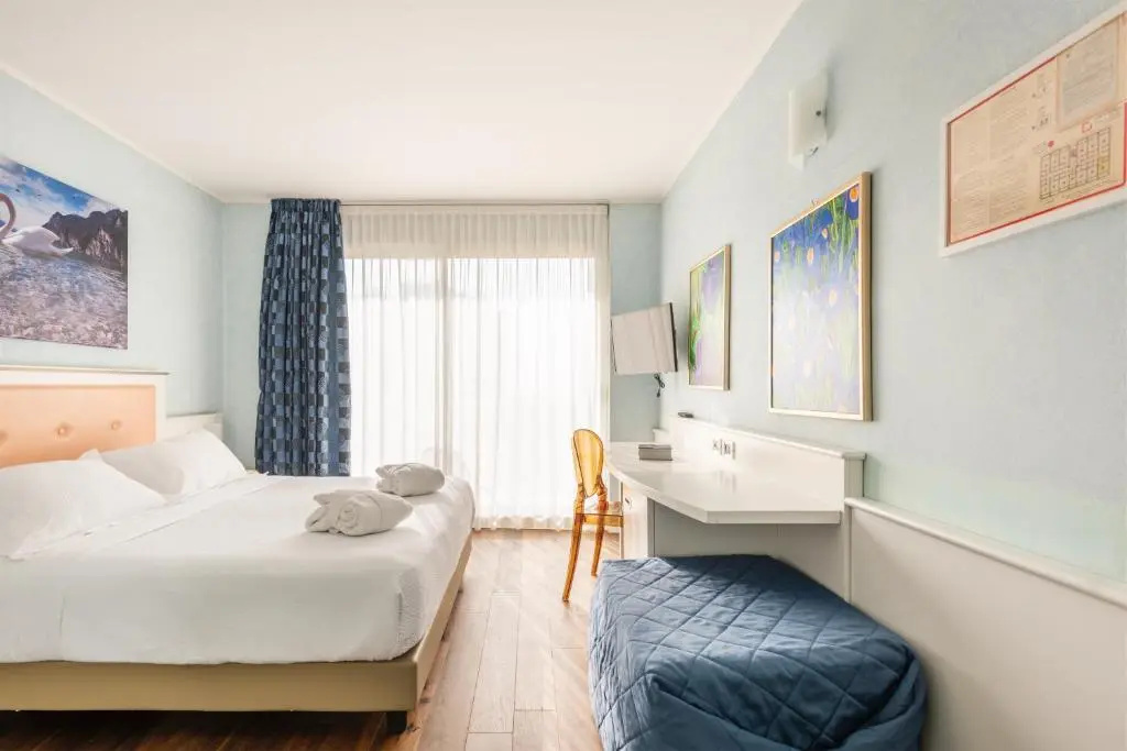Standard Triple room with garden view