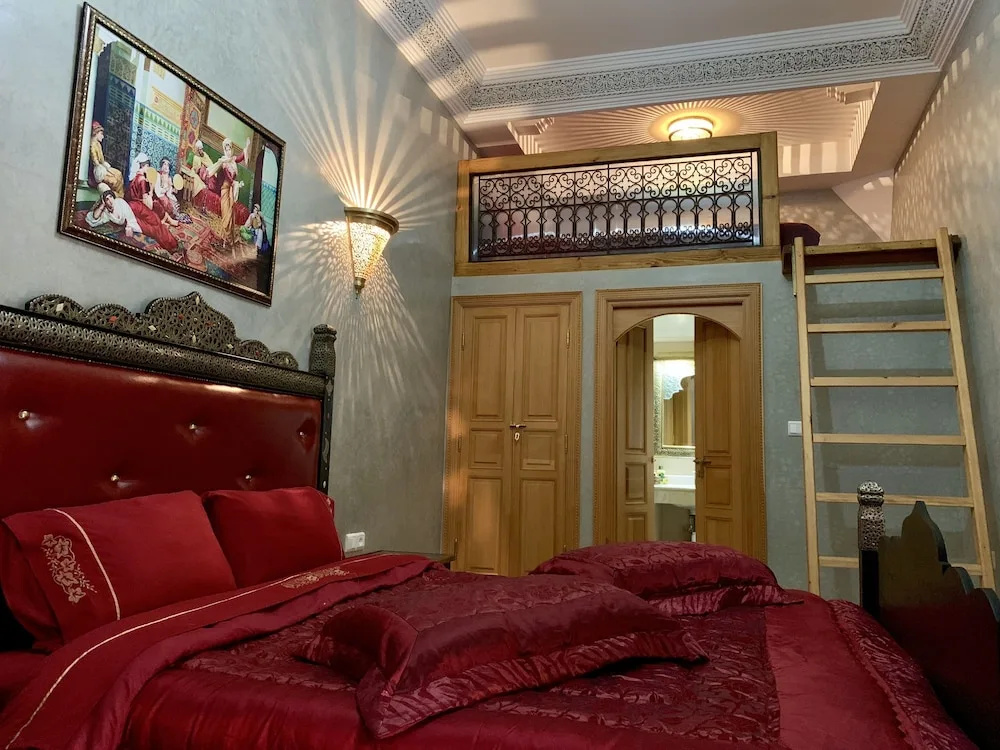 1 Bedroom Standard Quadruple Family Basement room