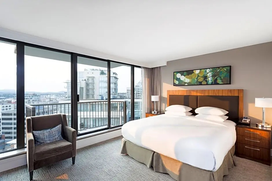Standard Double room with street view (full double bed)