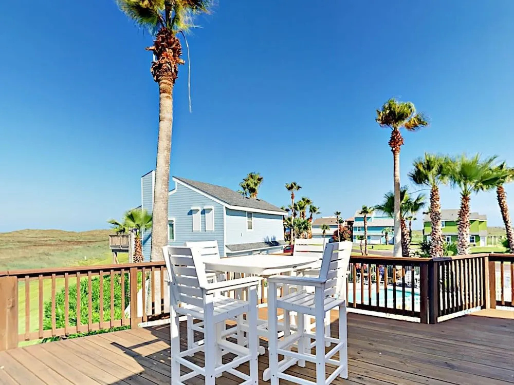 Split Level Stunner in Port Aransas by RedAwning