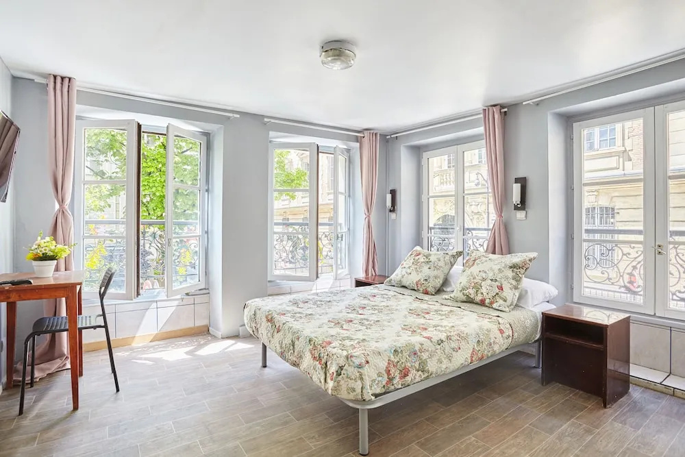 Double room (full double bed)