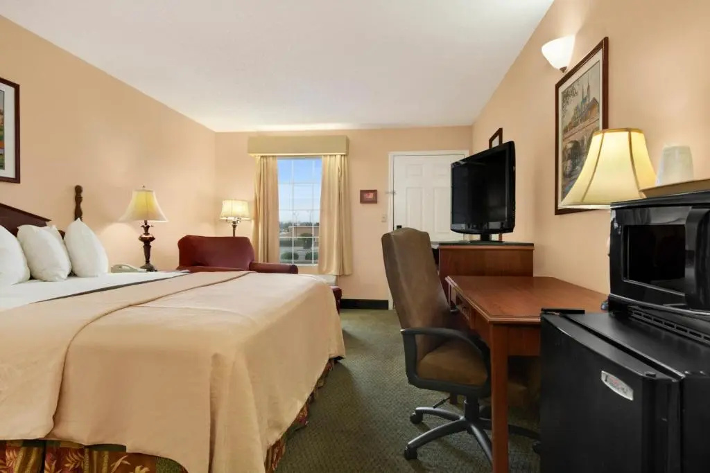 Standard Double room with pool view (full double bed)