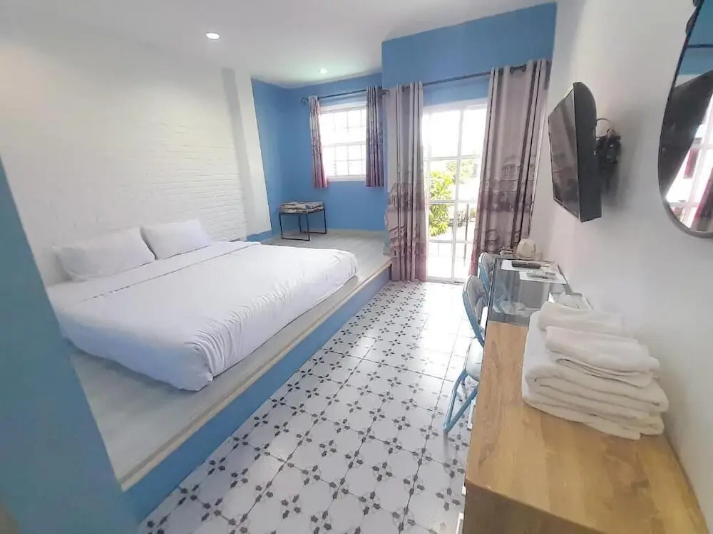 Standard Double room with balcony (full double bed)