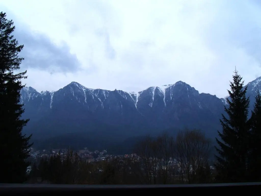 Apartment with mountain view