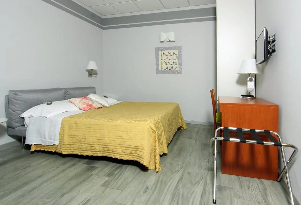 Standard Double room (full double bed)