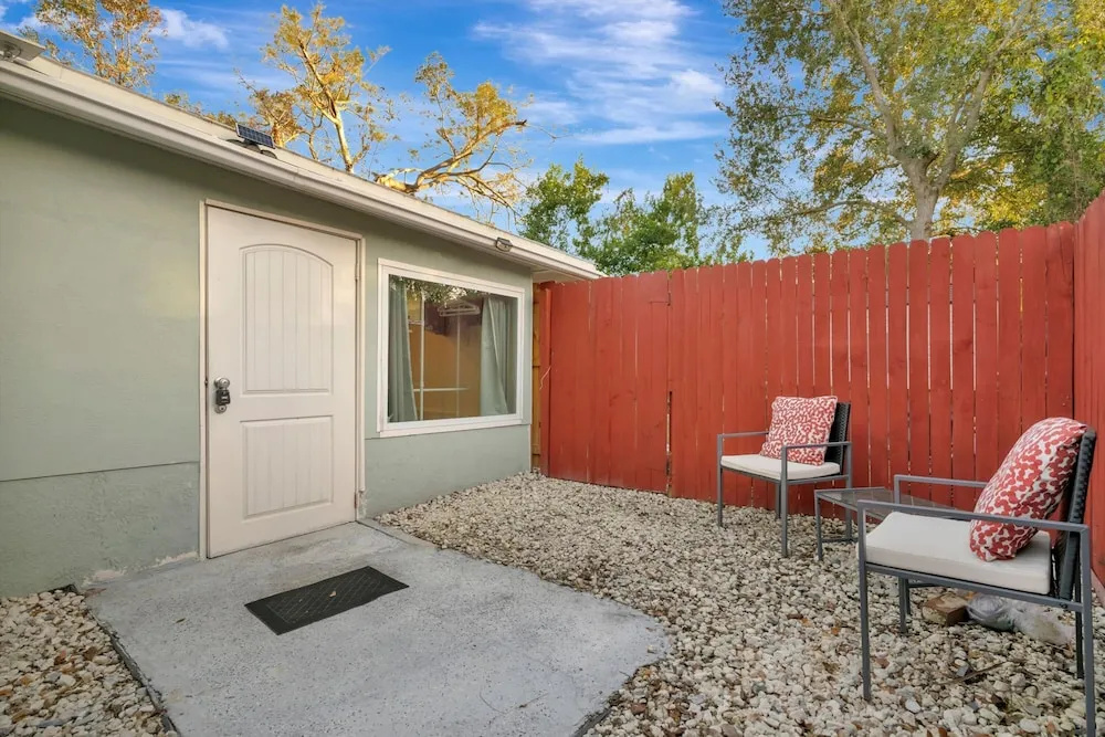 Quiet Studio Near Busch Gardens With Fenced Yard and BBQ