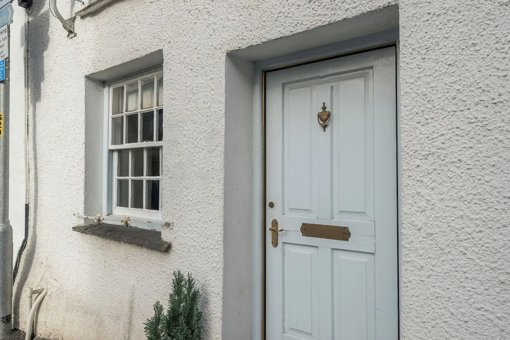 7 Grade II Listed Cosy Cottage Free Parking